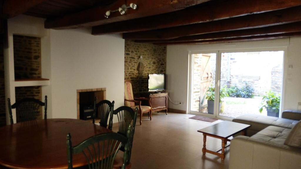 Gite Notre Dame Pontorson Habitación foto